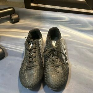 Vizari Size 10 Black and White Soccer Cleats